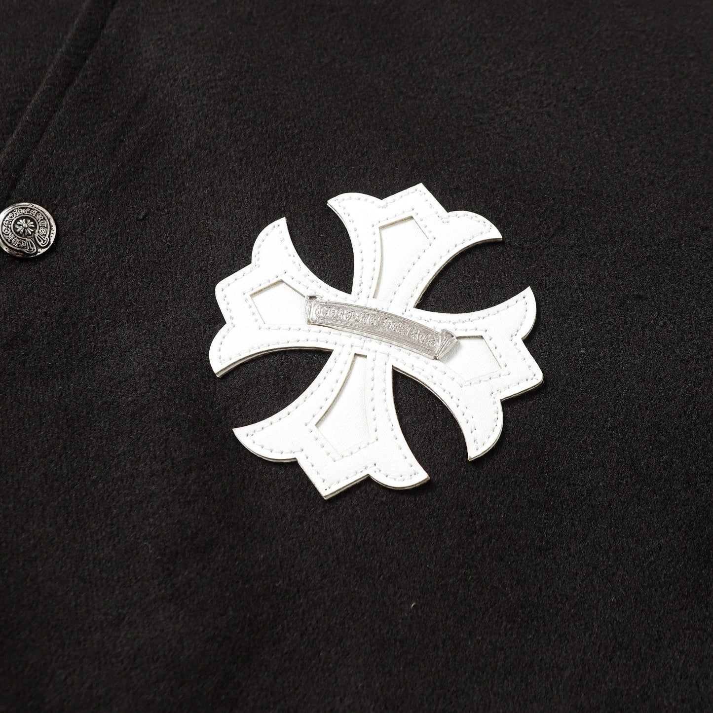 Chrome Hearts Cross bestickte Lederärmel Varsity Jacke - Schwarzer Street Style 116