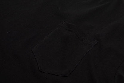 T-shirt Chrome Hearts à lettres imprimées sanskrit sur la poche et le col TB02