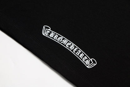 T-shirt Chrome Hearts à lettres imprimées sanskrit sur la poche et le col TB02