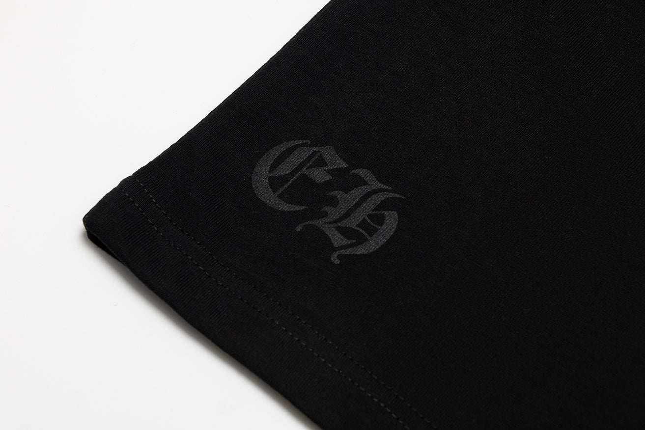 T-shirt Chrome Hearts à lettres imprimées sanskrit sur la poche et le col TB02