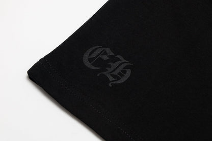 T-shirt Chrome Hearts à lettres imprimées sanskrit sur la poche et le col TB02