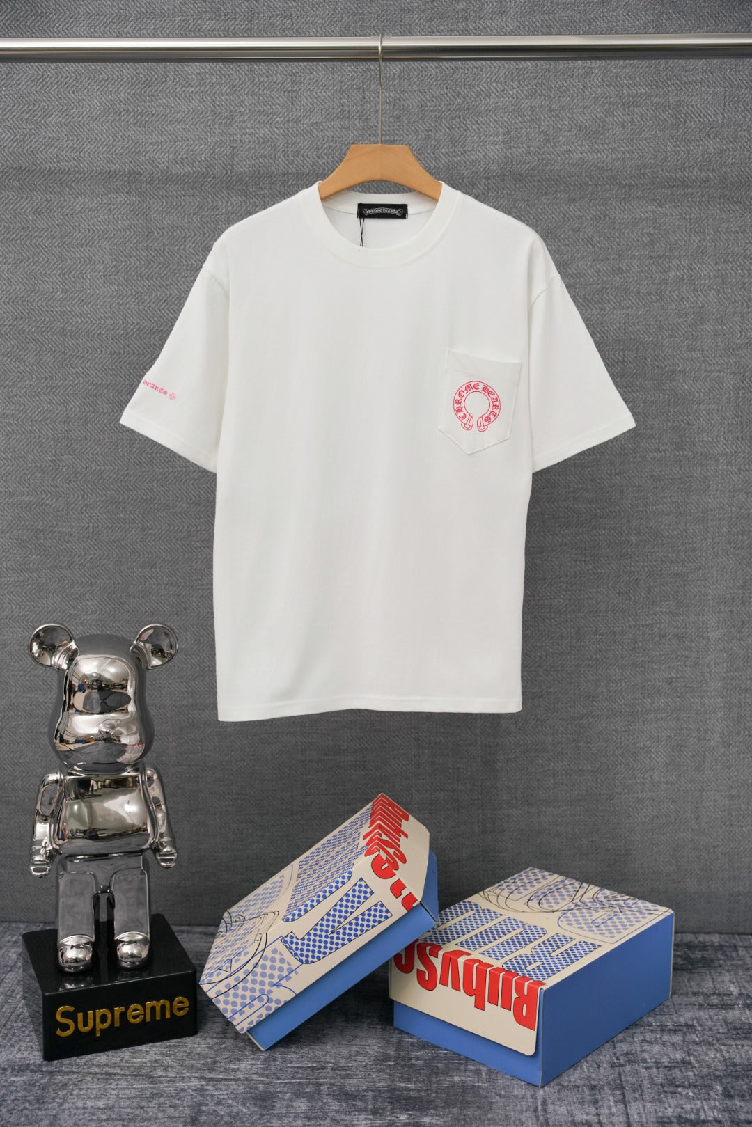 Chrome Hearts T-Shirt mit Sanskrit-Buchstabenprint und kurzen Ärmeln KT36