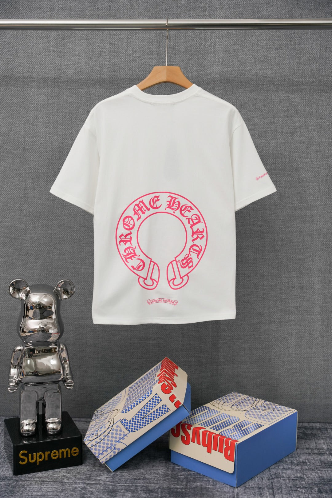 Chrome Hearts T-Shirt mit Sanskrit-Buchstabenprint und kurzen Ärmeln KT36
