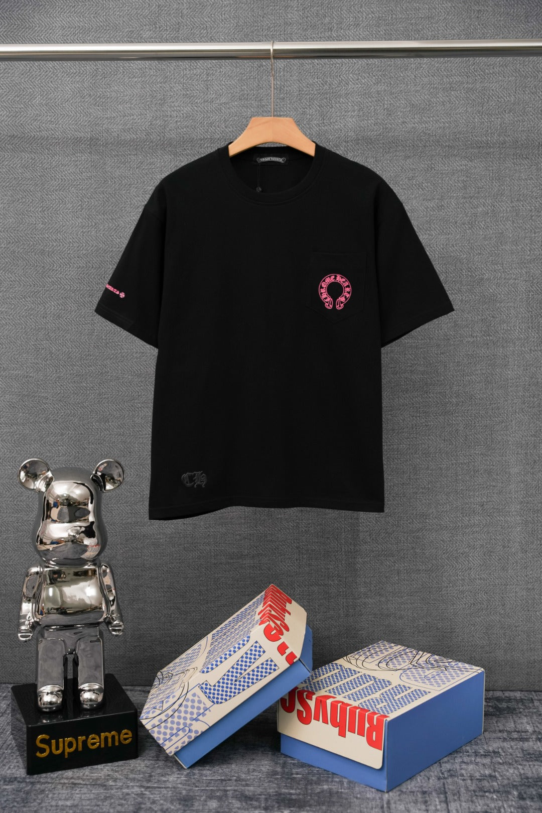 Chrome Hearts T-Shirt mit Sanskrit-Buchstabenprint und kurzen Ärmeln KT36