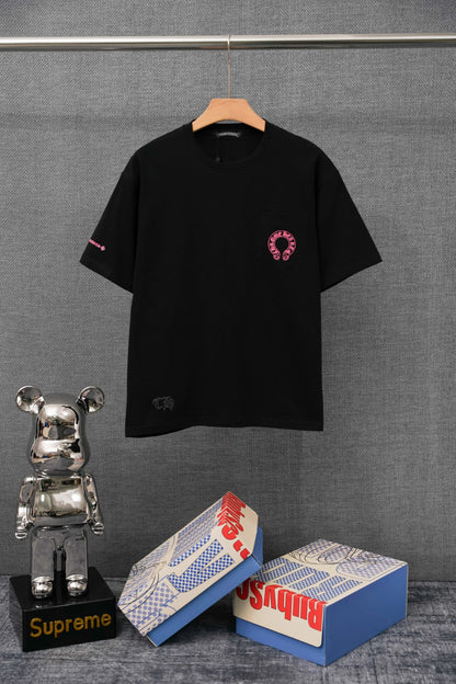 Chrome Hearts T-Shirt mit Sanskrit-Buchstabenprint und kurzen Ärmeln KT36