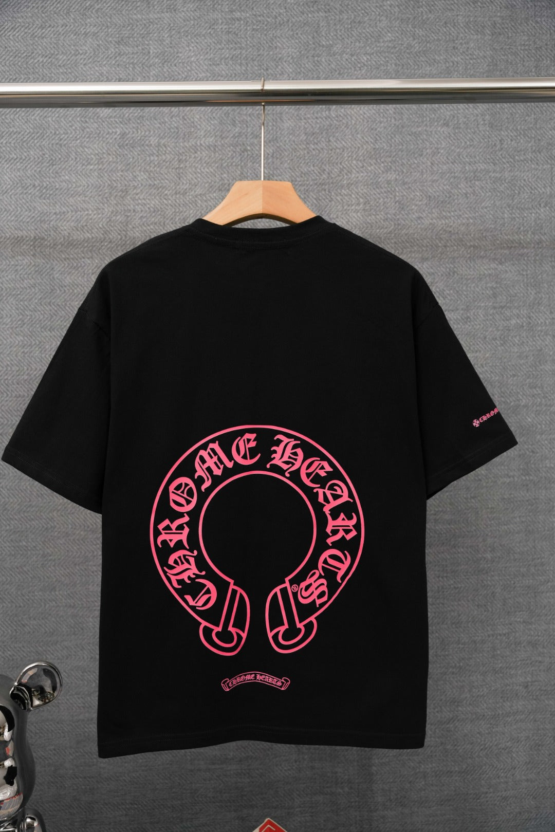 Chrome Hearts T-Shirt mit Sanskrit-Buchstabenprint und kurzen Ärmeln KT36