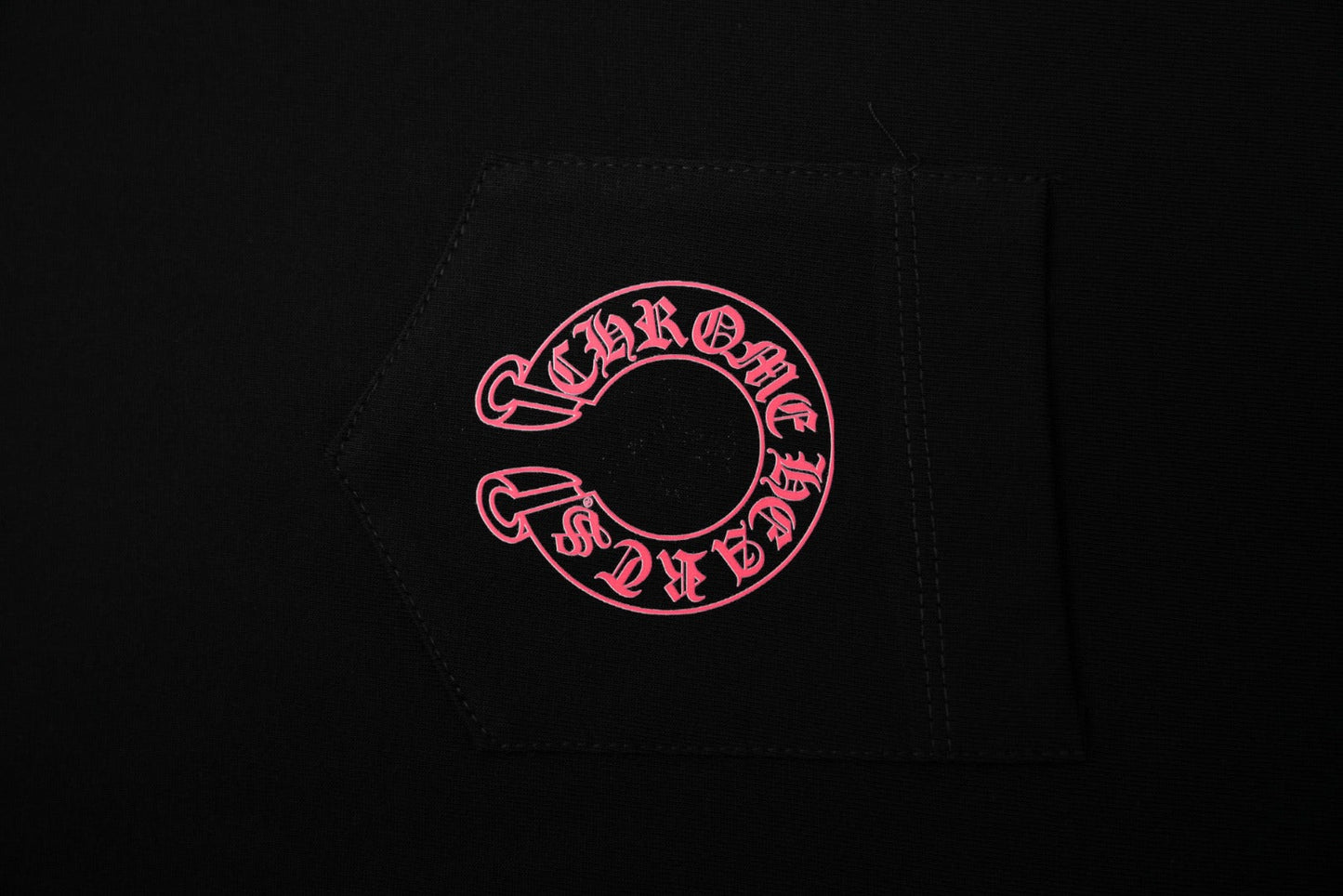 Chrome Hearts T-Shirt mit Sanskrit-Buchstabenprint und kurzen Ärmeln KT36