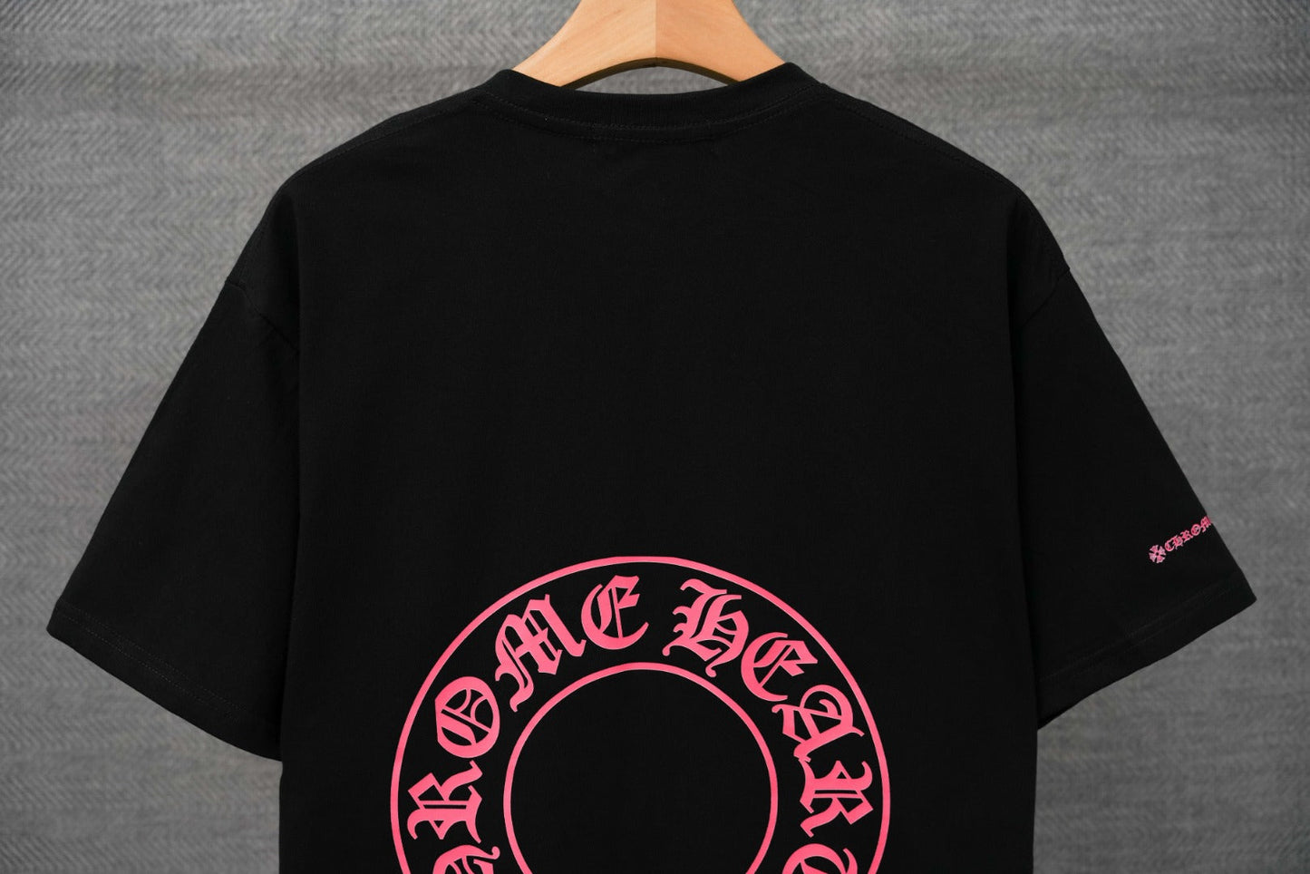 Chrome Hearts T-Shirt mit Sanskrit-Buchstabenprint und kurzen Ärmeln KT36